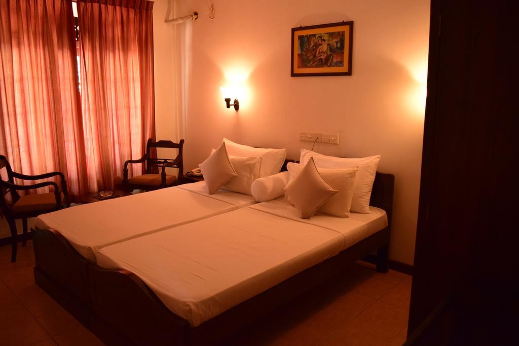 Hotel Lagoon Paradise Negombo Phòng bức ảnh