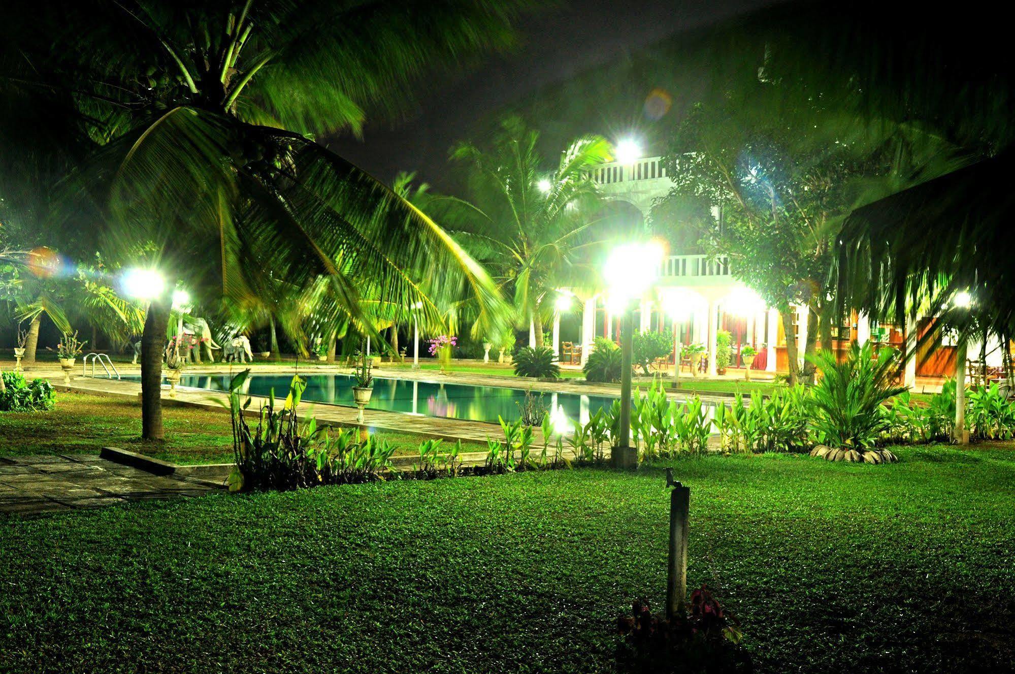 Hotel Lagoon Paradise Negombo Ngoại thất bức ảnh