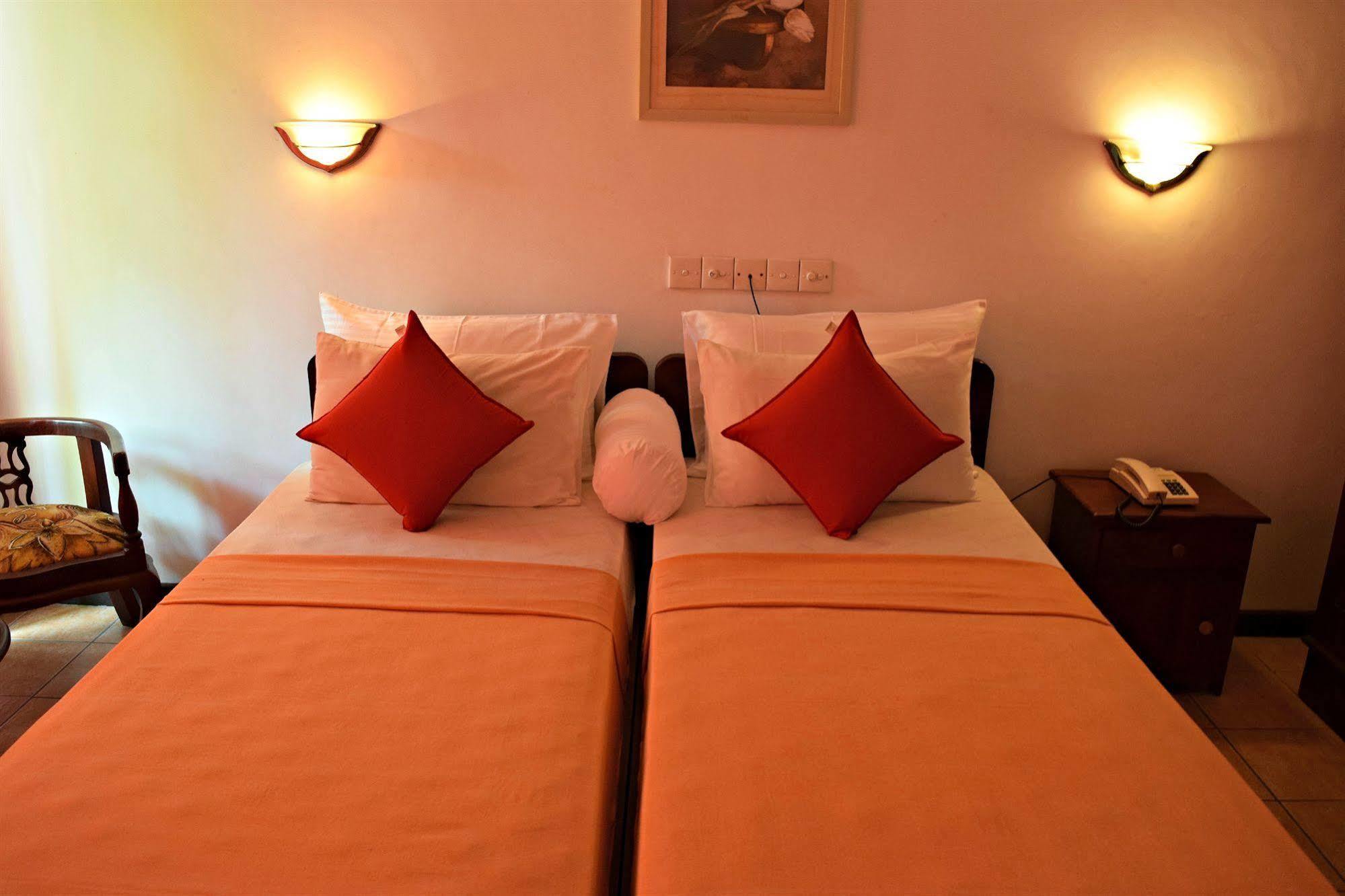 Hotel Lagoon Paradise Negombo Ngoại thất bức ảnh