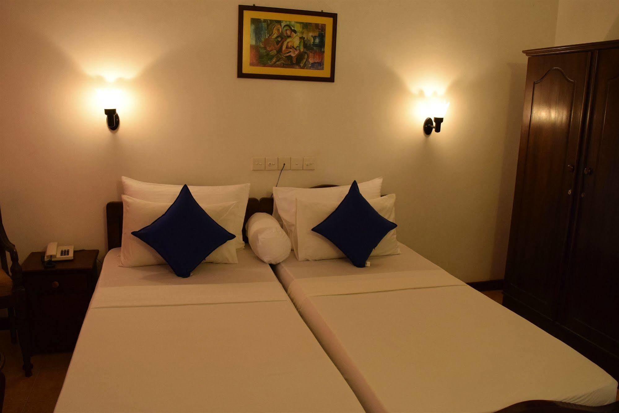 Hotel Lagoon Paradise Negombo Ngoại thất bức ảnh