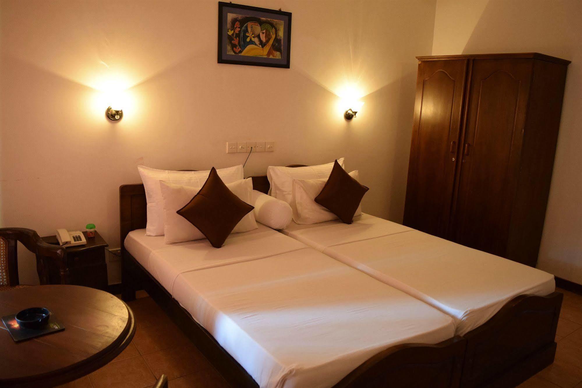 Hotel Lagoon Paradise Negombo Ngoại thất bức ảnh