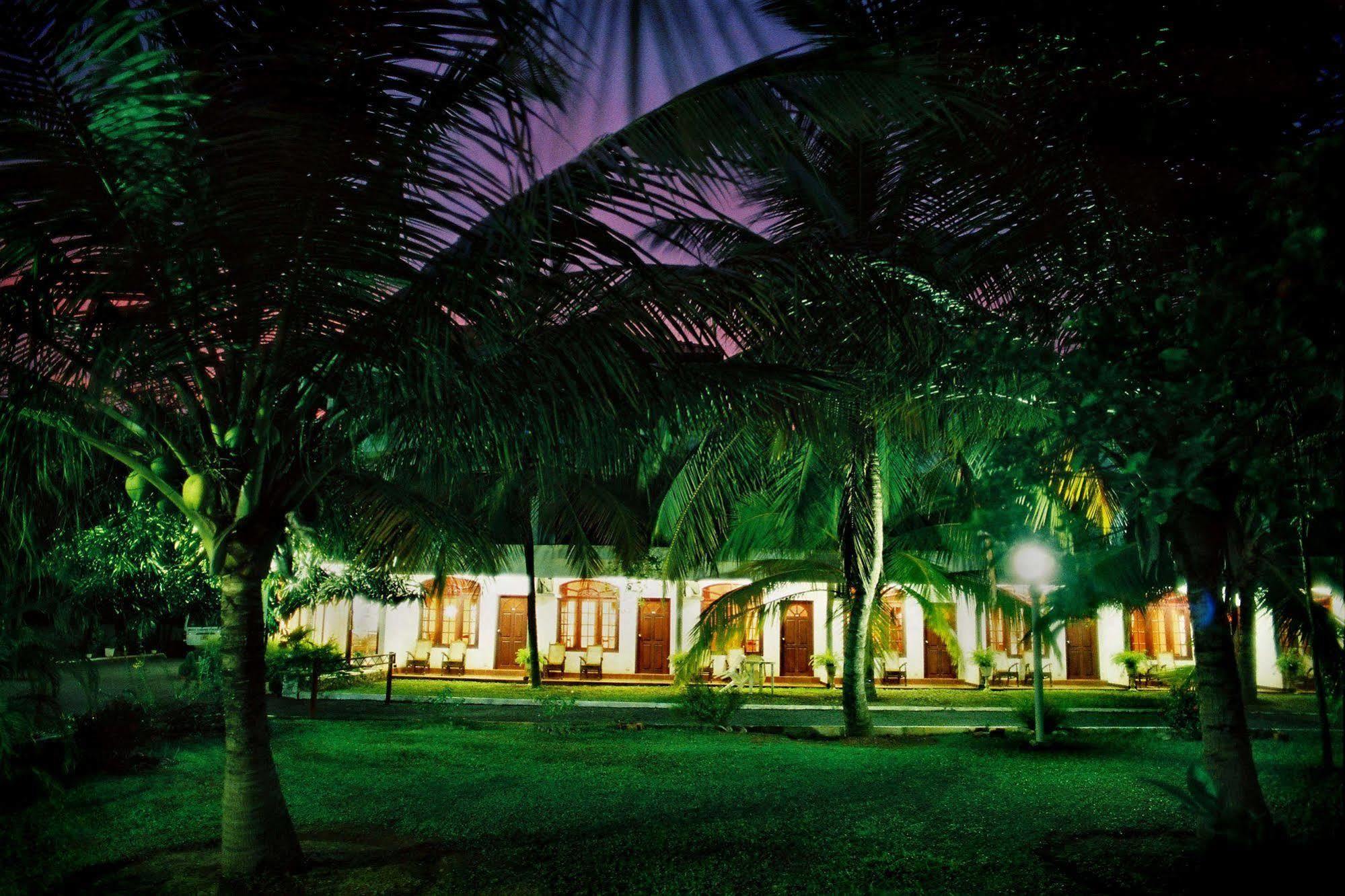 Hotel Lagoon Paradise Negombo Ngoại thất bức ảnh