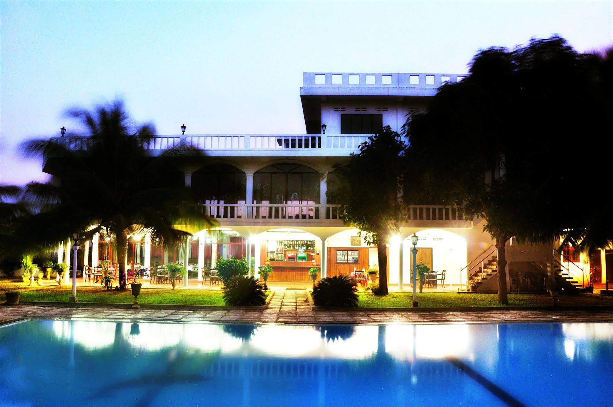Hotel Lagoon Paradise Negombo Ngoại thất bức ảnh